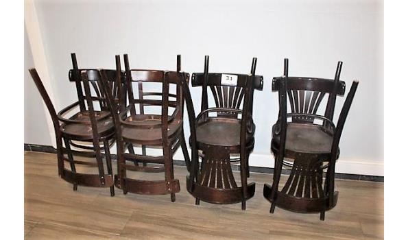 8 houten stoelen